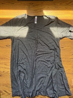 LuLaRoe Dark Heather Gray Short Sleeve Scoop Neck Tee